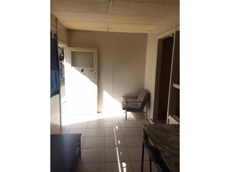 8/246 William Street, Allenstown QLD 4700